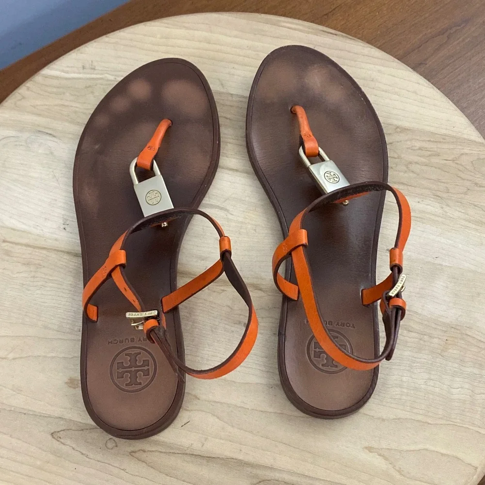 Tory Burch Padlock Orange Leather T-Strap Thong Flat Sandals Sz 6 M Gold-Tone